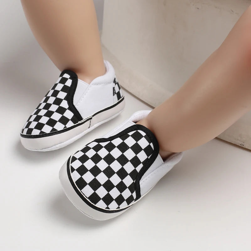 White Soft-Soled Infant Sneakers – Non-Slip Shoes (0–18M)
