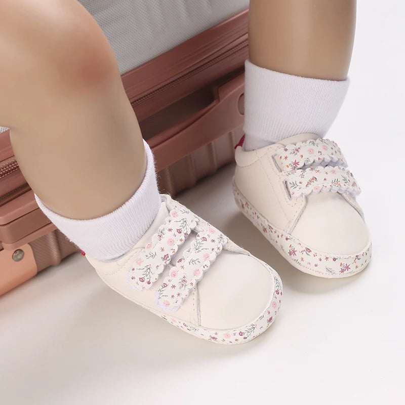 White Soft-Soled Infant Sneakers – Non-Slip Shoes (0–18M)