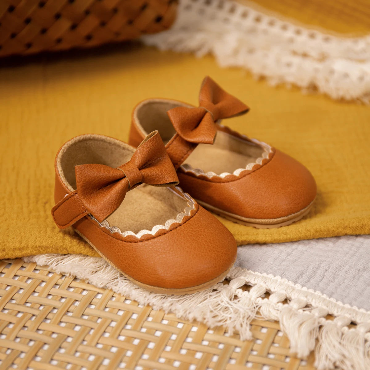 Retro Bow Baby Walking Shoes – Soft Sole Princess Style