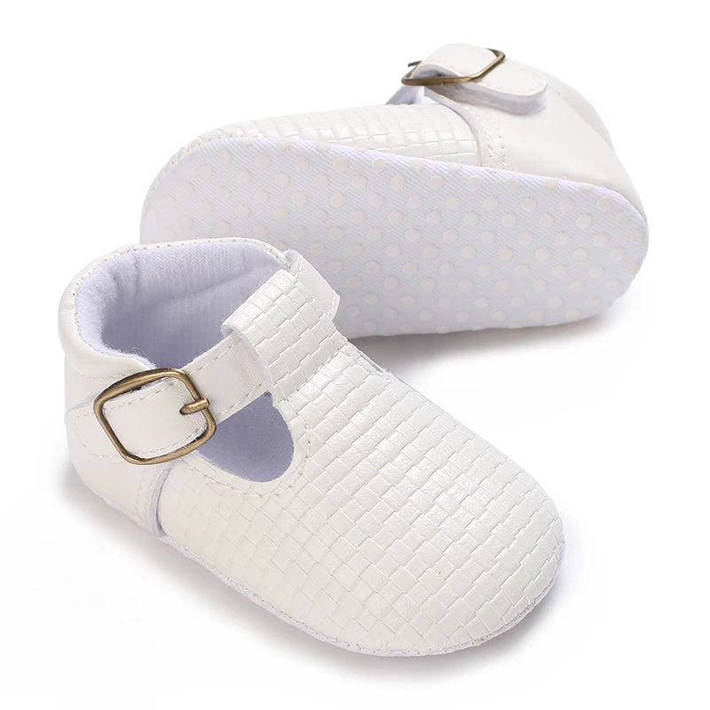 White Soft-Soled Infant Sneakers – Non-Slip Shoes (0–18M)