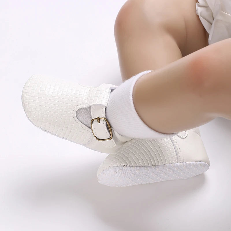 White Soft-Soled Infant Sneakers – Non-Slip Shoes (0–18M)