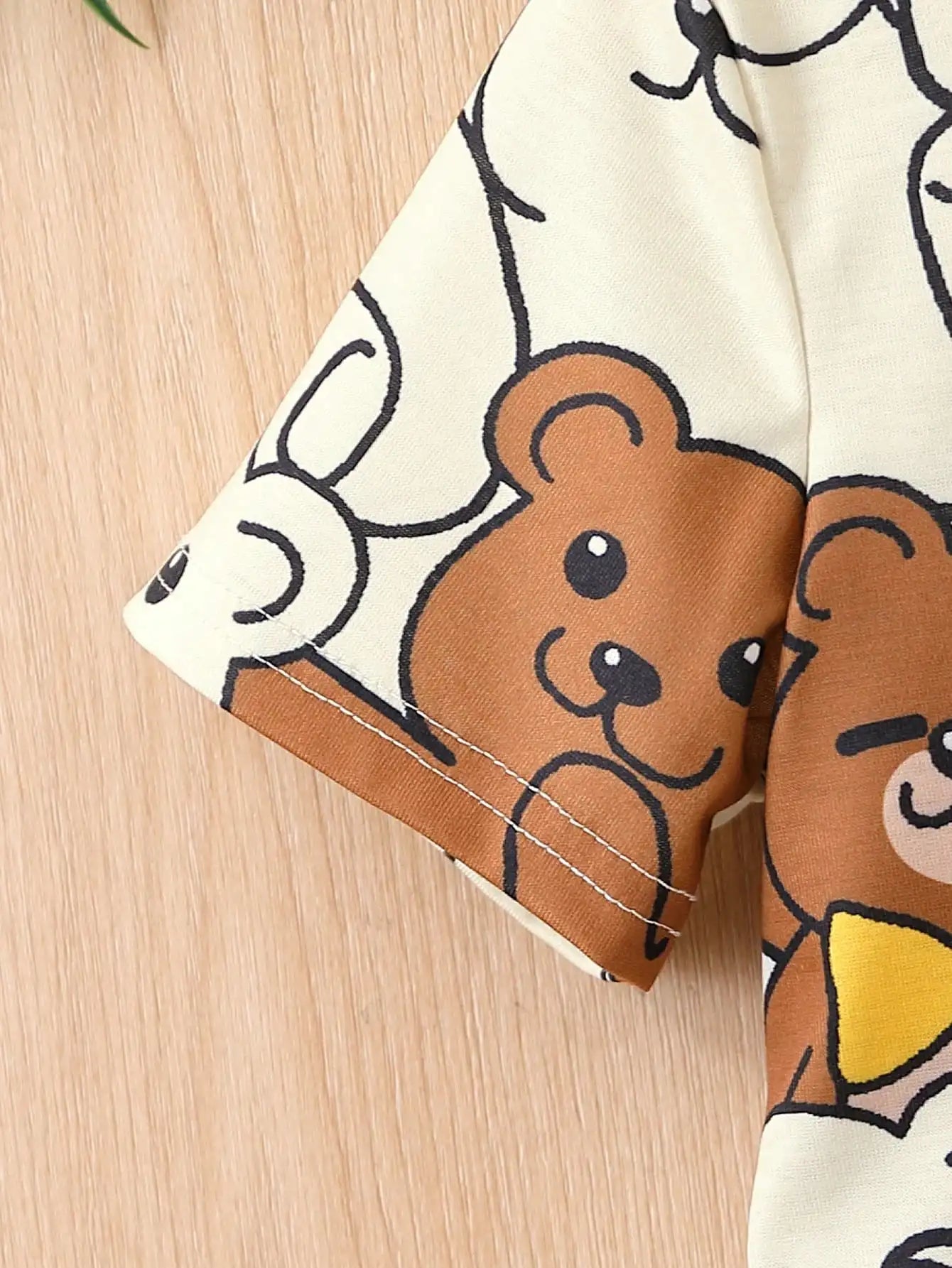 2-Piece Young Boy Casual Cartoon Bear Print Round Neck Short-Sleeved T-Shirt and Shorts Set Suitable for Summer Sports Suitable for Daily Use Suitable for Going to School and Travel