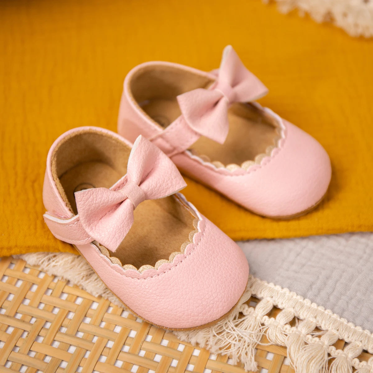 Retro Bow Baby Walking Shoes – Soft Sole Princess Style