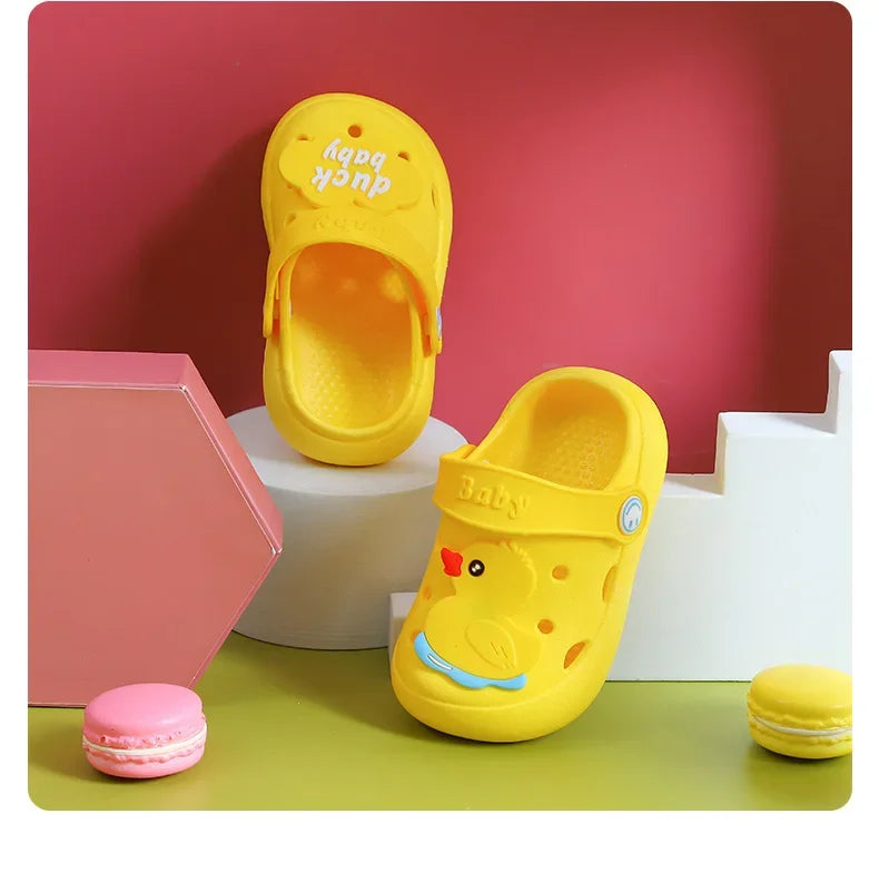 Children's Hole Shoes Slippers for Boys and Girls Breathable Non Slip Cute Lightweight, Soft Soled Sandals for External Wear
