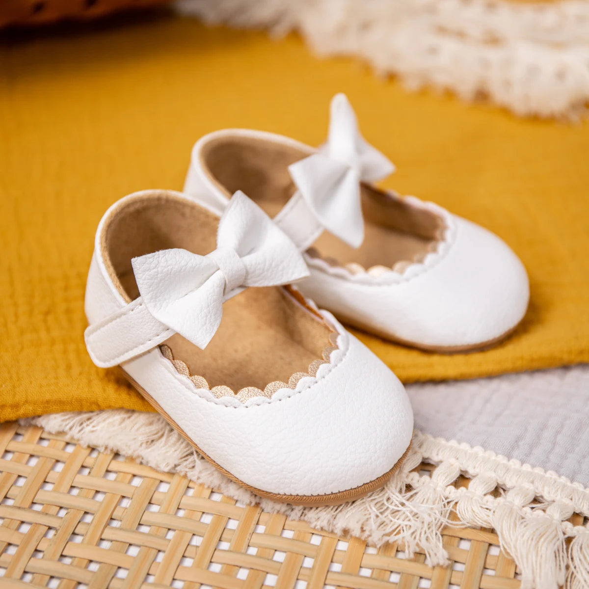 Retro Bow Baby Walking Shoes – Soft Sole Princess Style